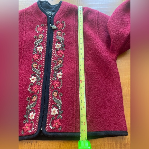 Icelandic Embroidered Jacket - Picture 7 of 12